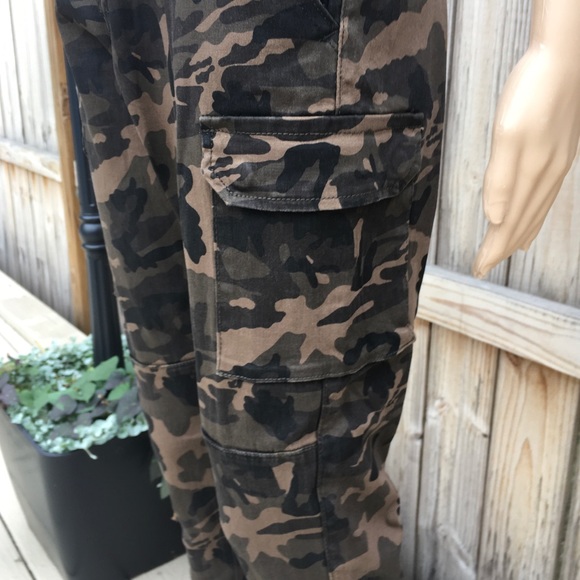 CARGO CAMOUFLAGE JEANS with LEG POCKETS - Picture 8 of 16